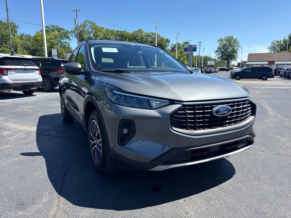 Used 2025 Ford Escape SE FWD image 14