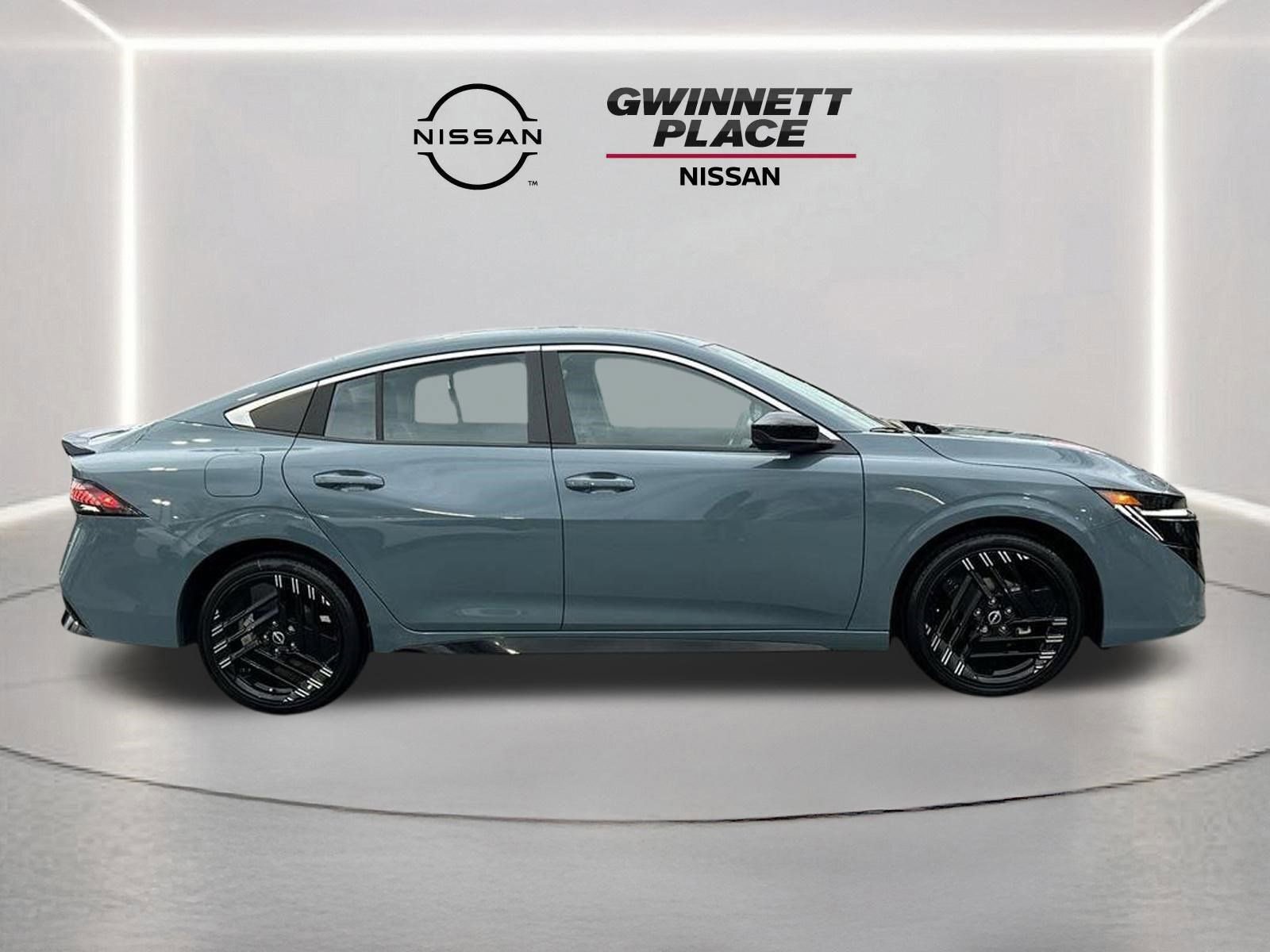 New 2026 Nissan Sentra SR w/ Floor Mat Package FWD image 4