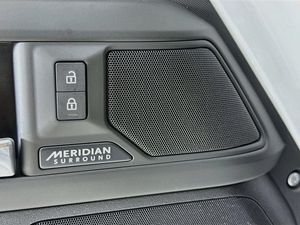 Used 2026 Land Rover Defender 110 X-Dynamic SE AWD/4WD image 23