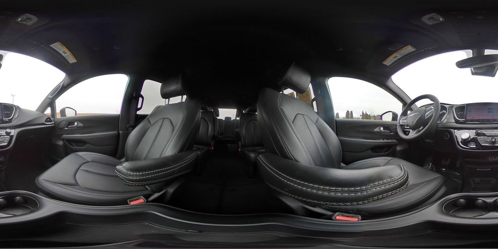 Used 2025 Chrysler Pacifica Select image 45