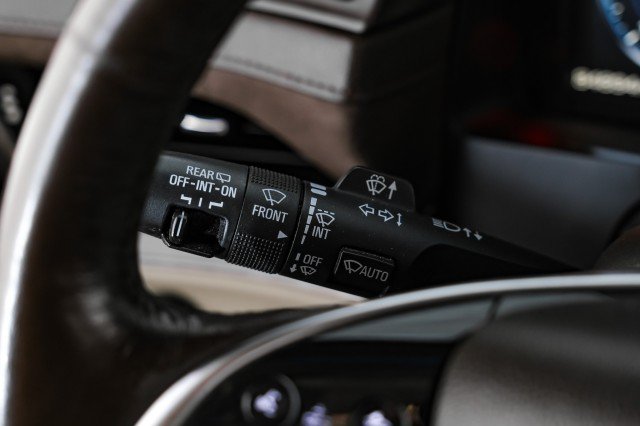 Used 2015 Cadillac Escalade Premium AWD/4WD image 16