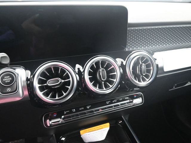 New 2025 Mercedes-Benz GLB 250 image 3