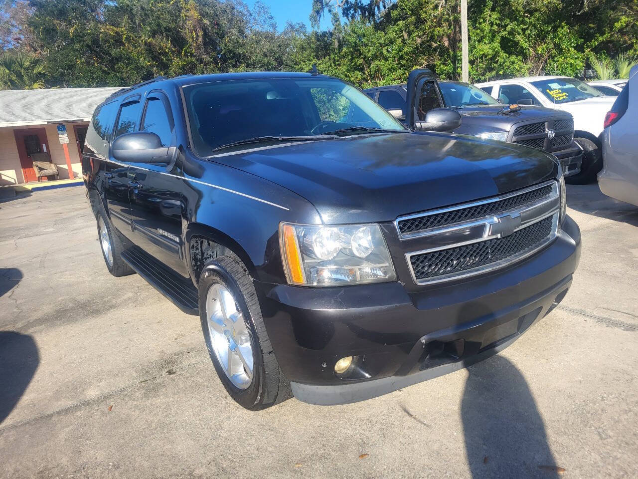 Used 2012 Chevrolet Suburban LT RWD image 4