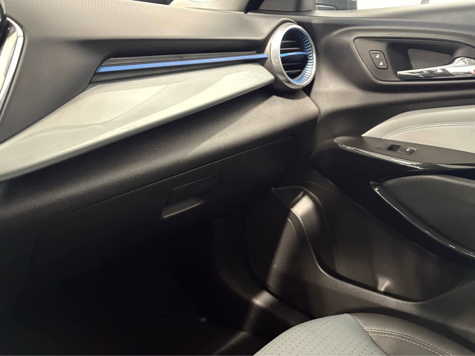 Certified 2025 Chevrolet Trax LT w/ LT Convenience Package image 29