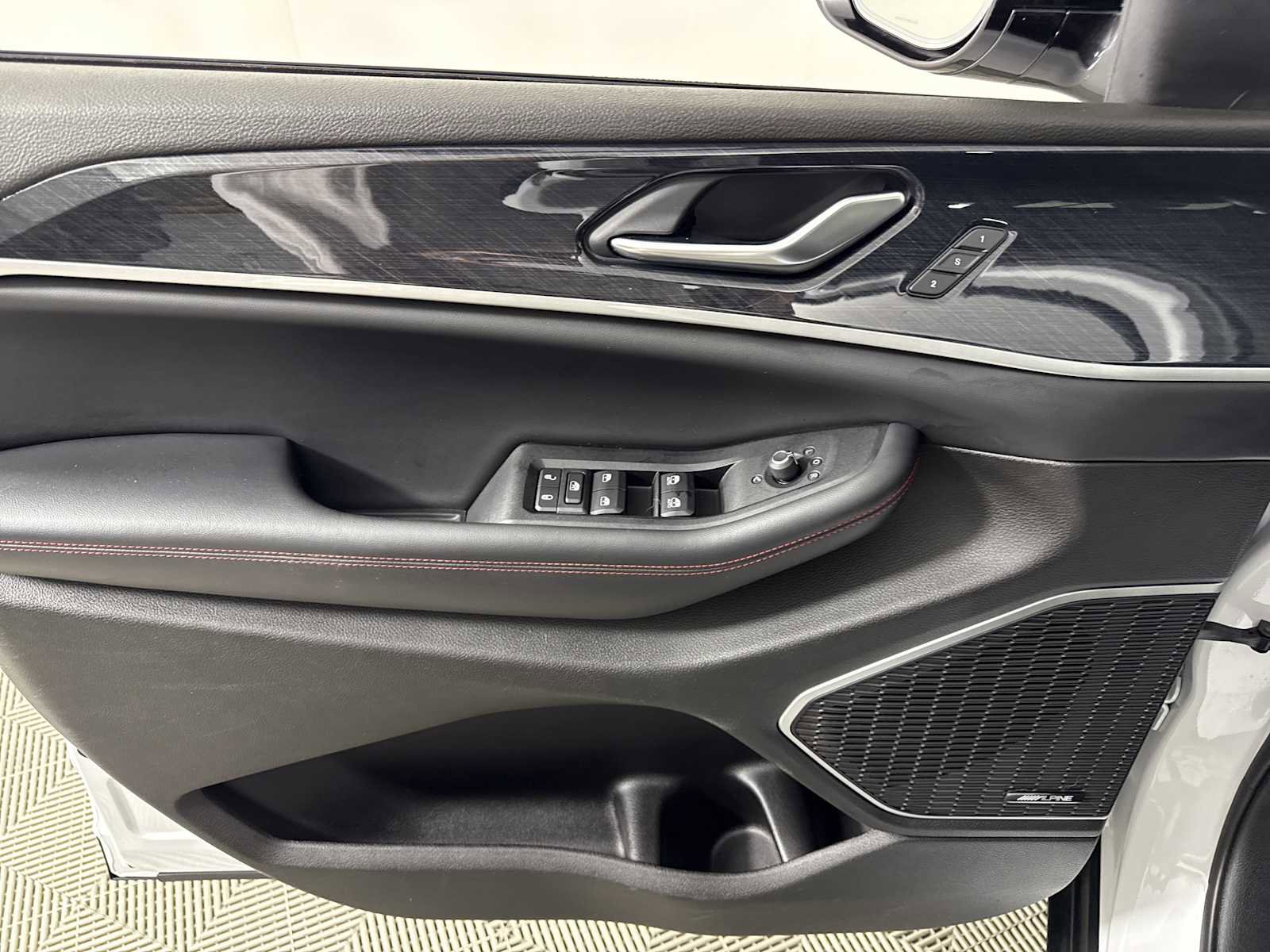 Used 2022 Jeep Grand Cherokee Trailhawk w/ Luxury Tech Group III image 26