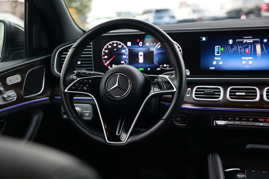 Used 2025 Mercedes-Benz GLE 450e 4MATIC w/ Driver Assistance Package image 26