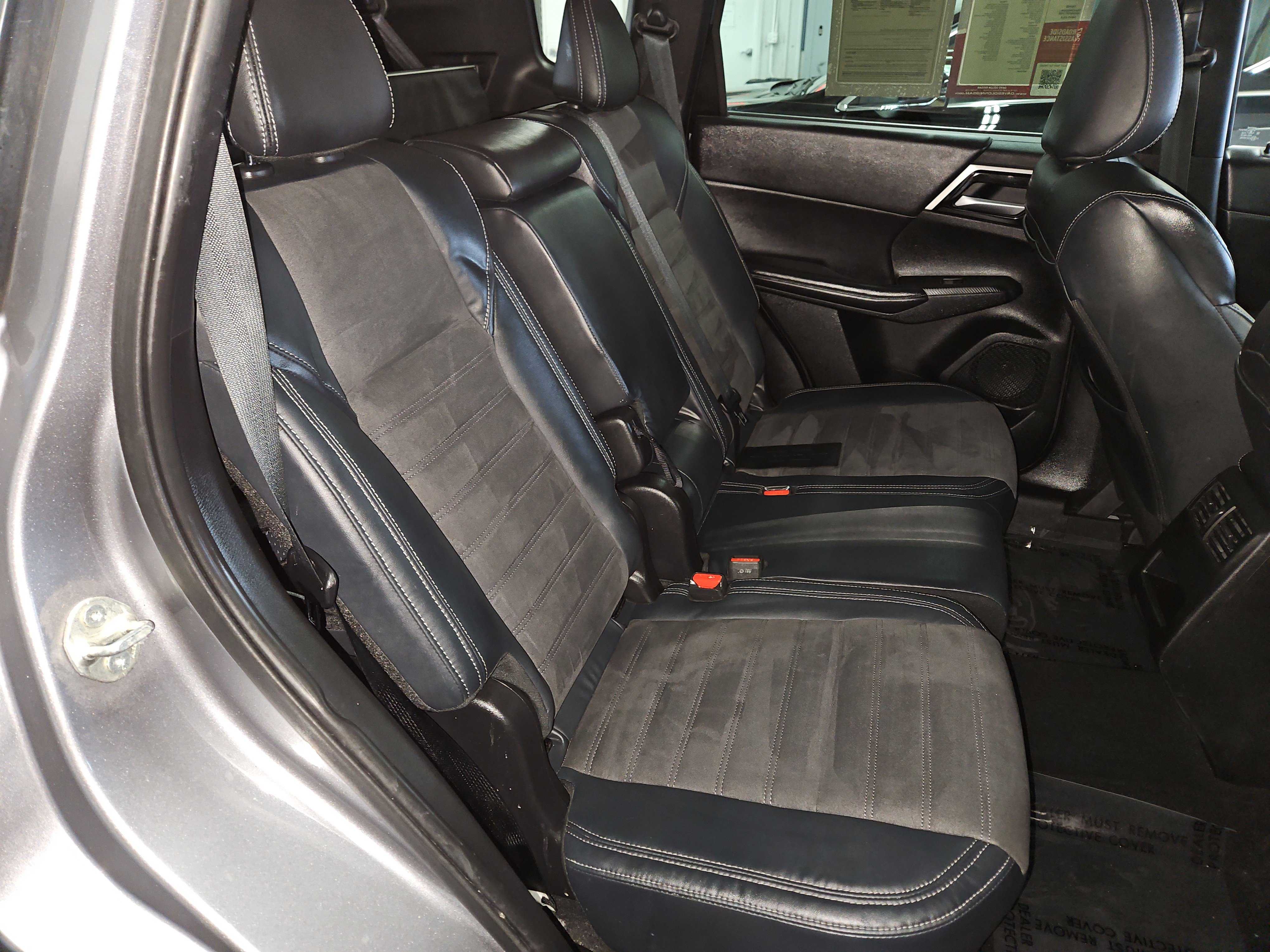 Used 2023 Mitsubishi Outlander SE image 10