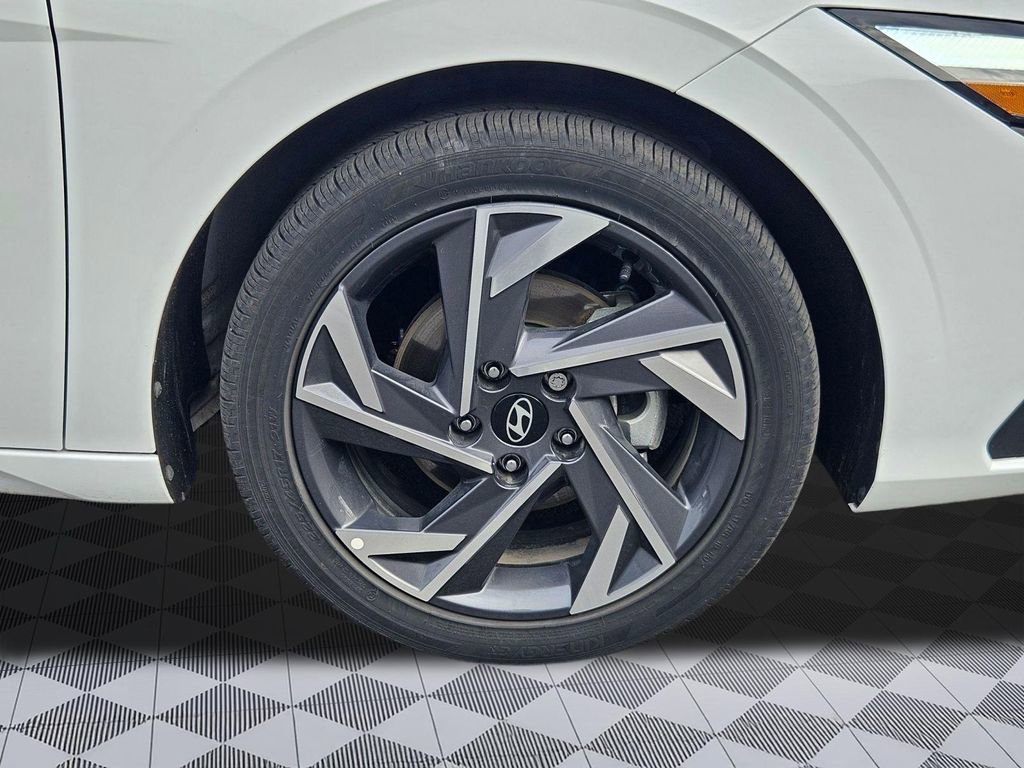 Certified 2025 Hyundai Elantra SEL image 30