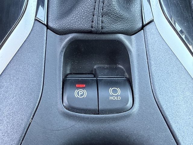 Used 2025 Toyota Corolla Cross LE FWD image 21