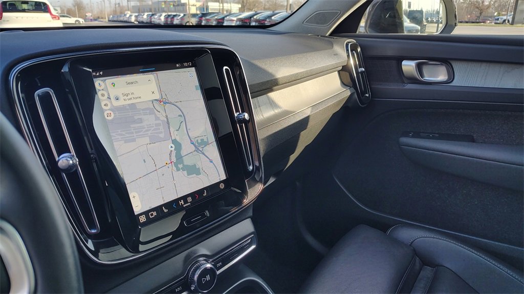 Certified 2025 Volvo XC40 B5 Plus image 23