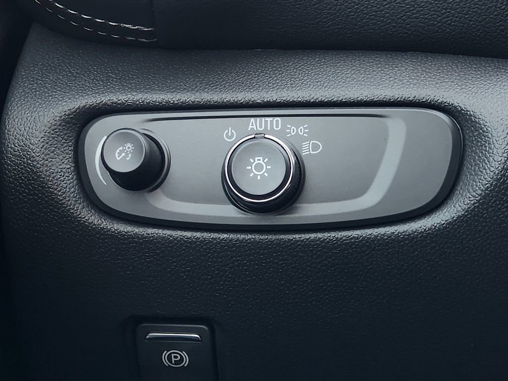 Used 2025 Chevrolet Blazer LT image 23