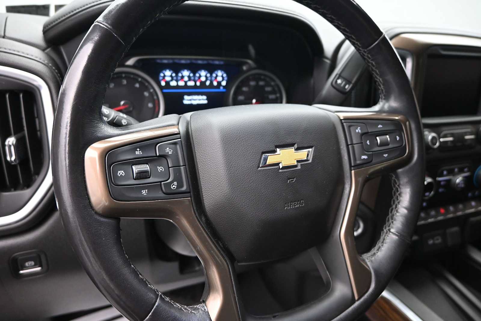 Used 2021 Chevrolet Silverado 1500 High Country w/ Technology Package AWD/4WD image 12
