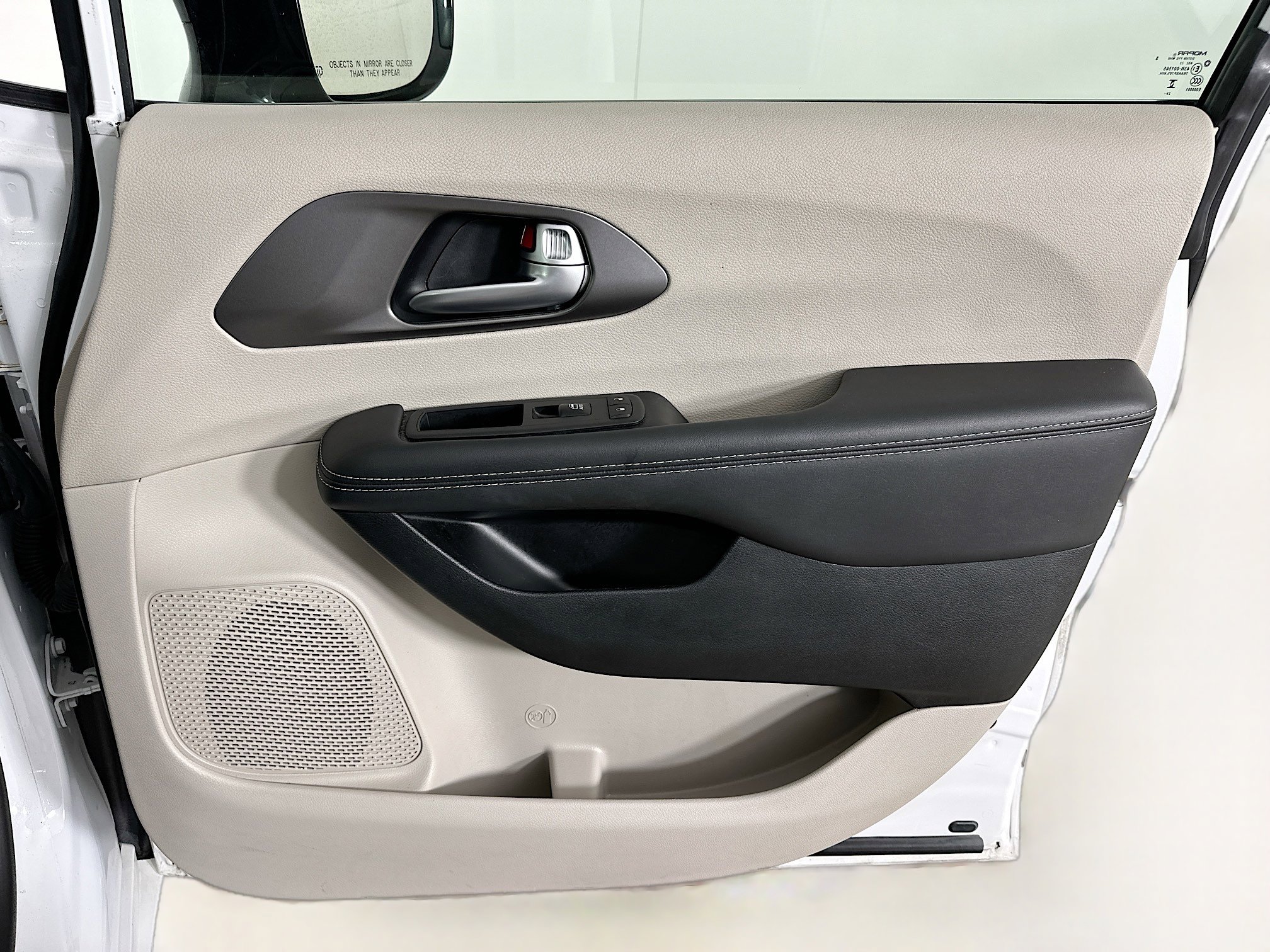 Used 2024 Chrysler Pacifica Touring-L image 33