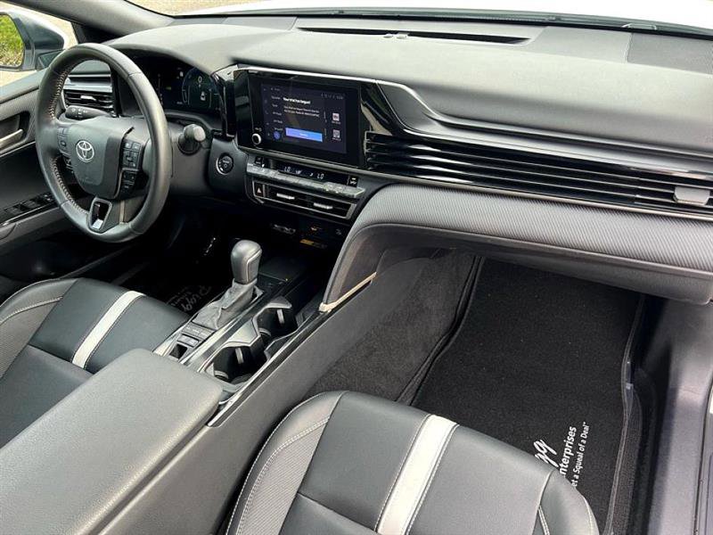 Used 2025 Toyota Camry SE image 15