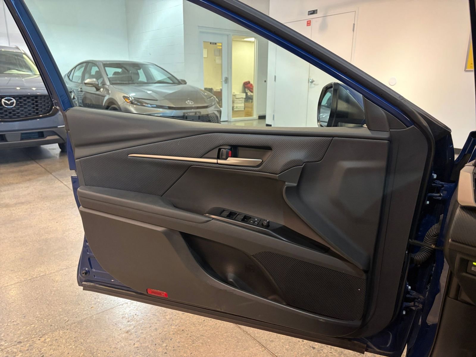 Used 2025 Toyota Camry SE image 21