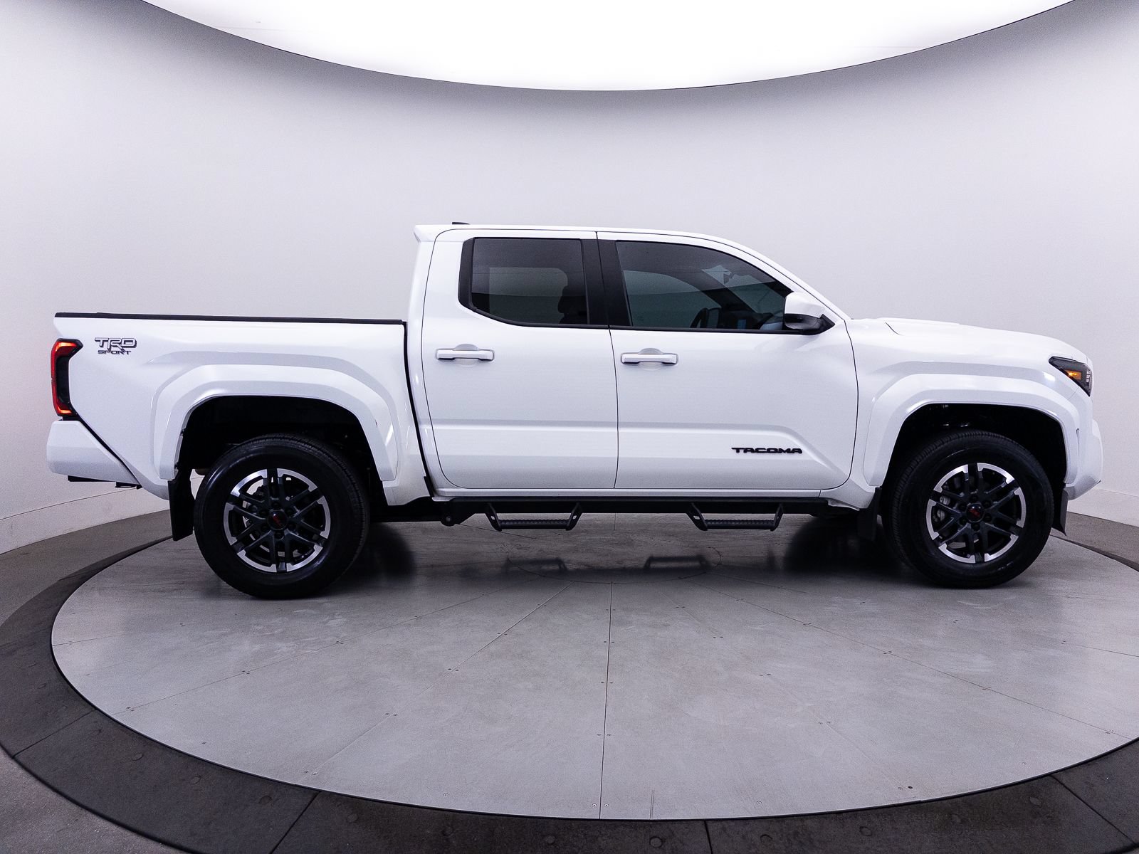 Used 2024 Toyota Tacoma TRD Sport AWD/4WD image 40