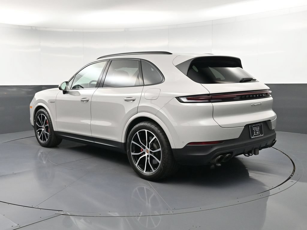Certified 2025 Porsche Cayenne S AWD/4WD image 3