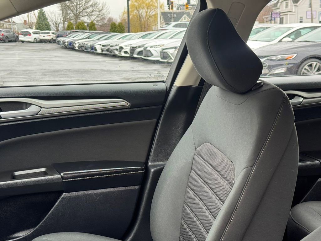 Used 2020 Ford Fusion SE FWD image 23