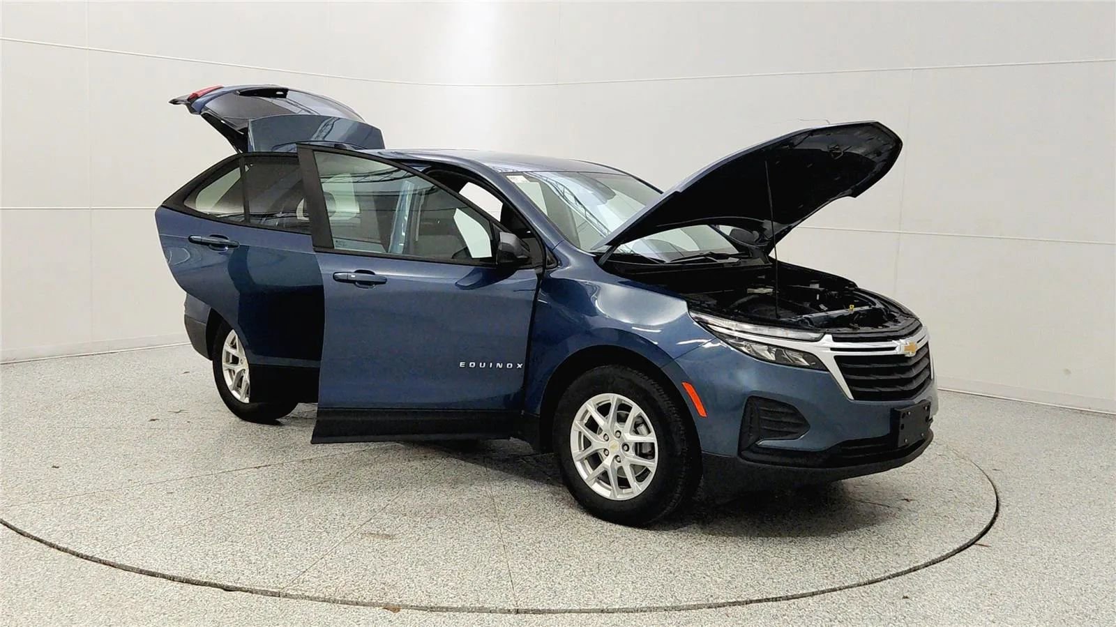 Used 2024 Chevrolet Equinox LS w/ LS Convenience Package image 9