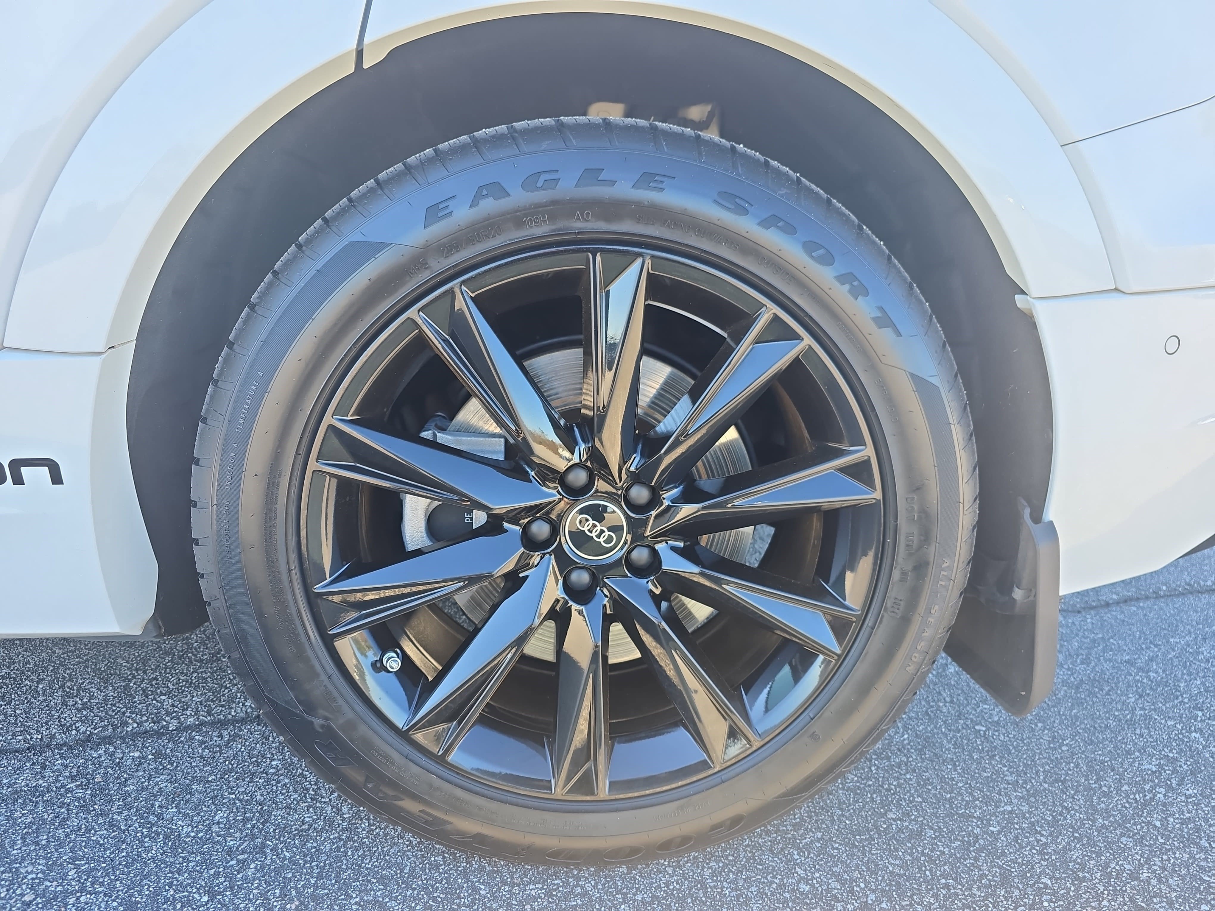 Certified 2022 Audi e-tron Premium image 32