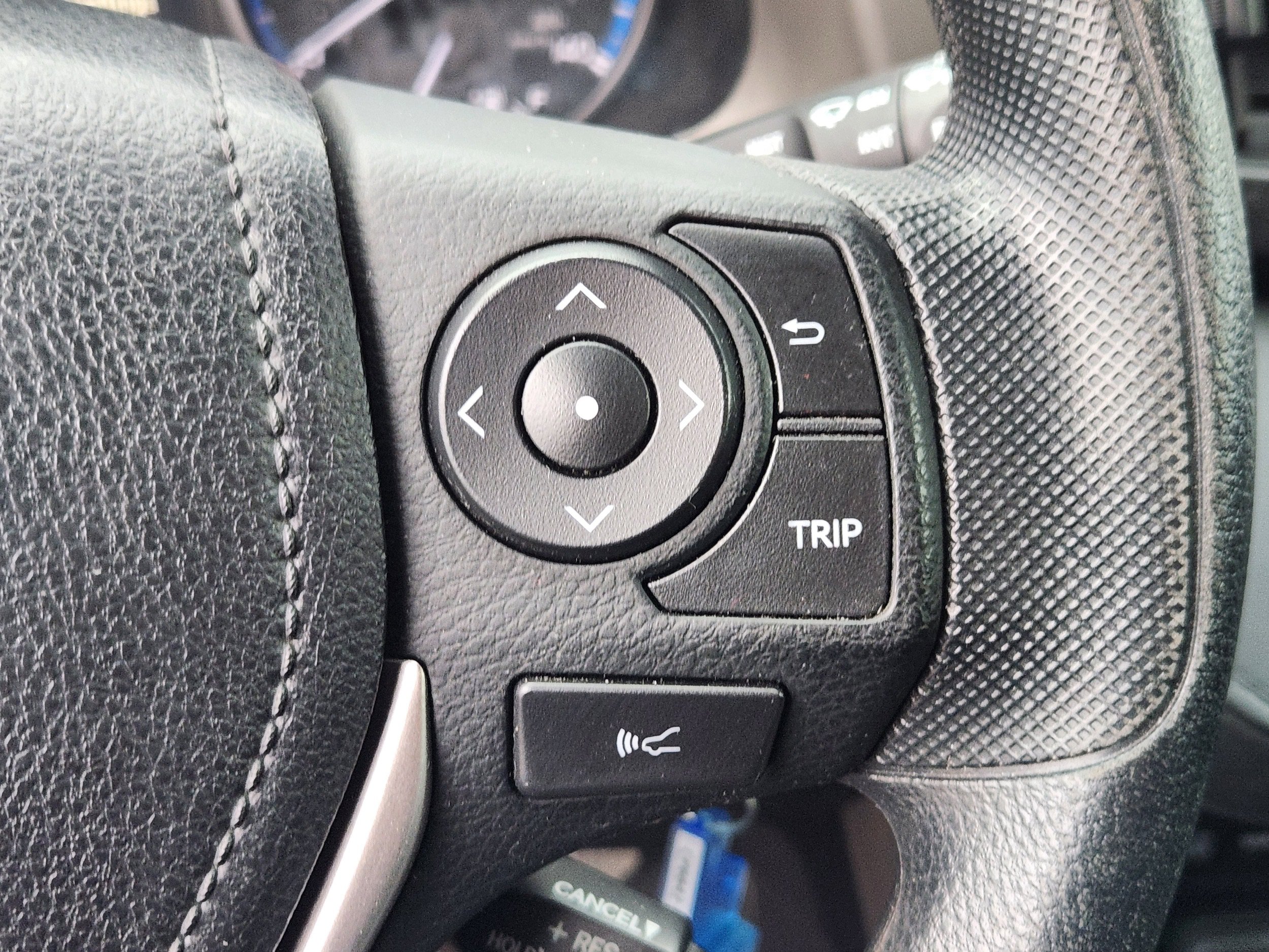 Used 2018 Toyota RAV4 LE w/ All Weather Liner Package AWD/4WD image 22