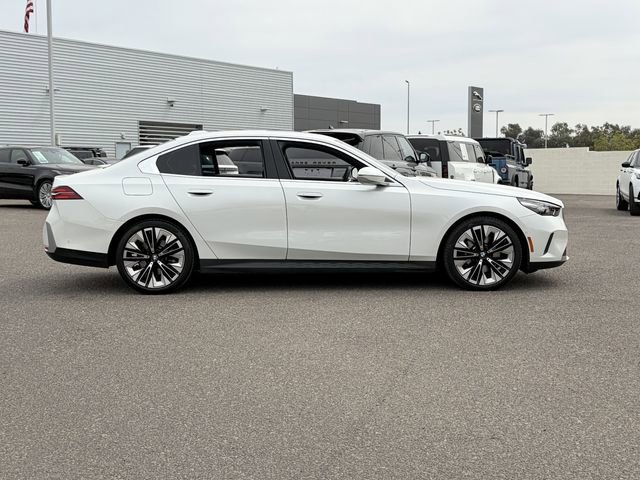 Used 2025 BMW 530i xDrive AWD/4WD image 5