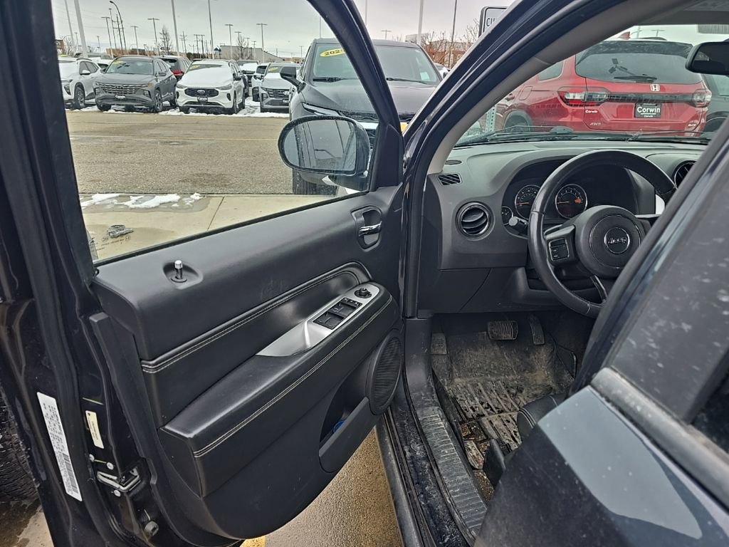 Used 2014 Jeep Compass Latitude image 8