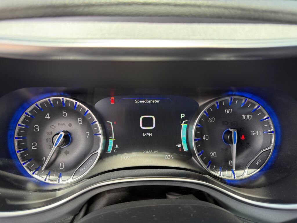 Used 2026 Chrysler Pacifica Limited FWD image 36