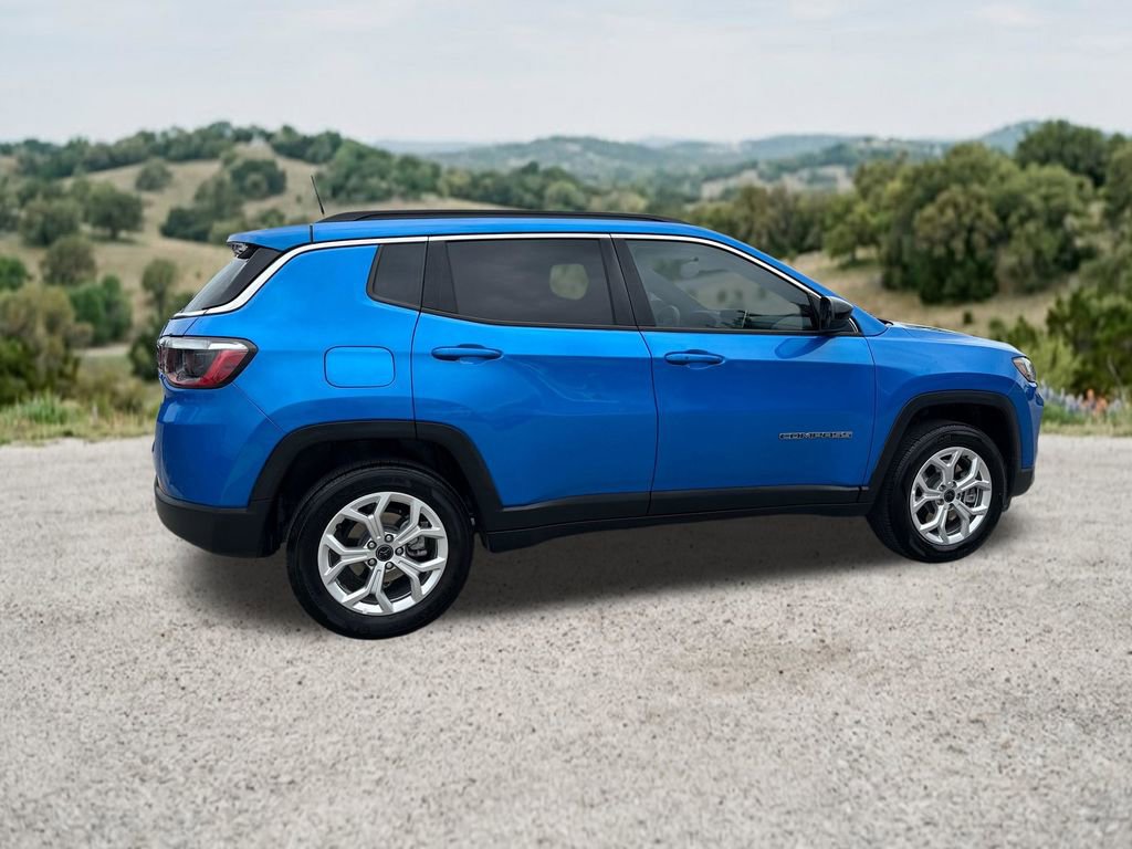 Used 2025 Jeep Compass Latitude w/ Convenience Group AWD/4WD image 11