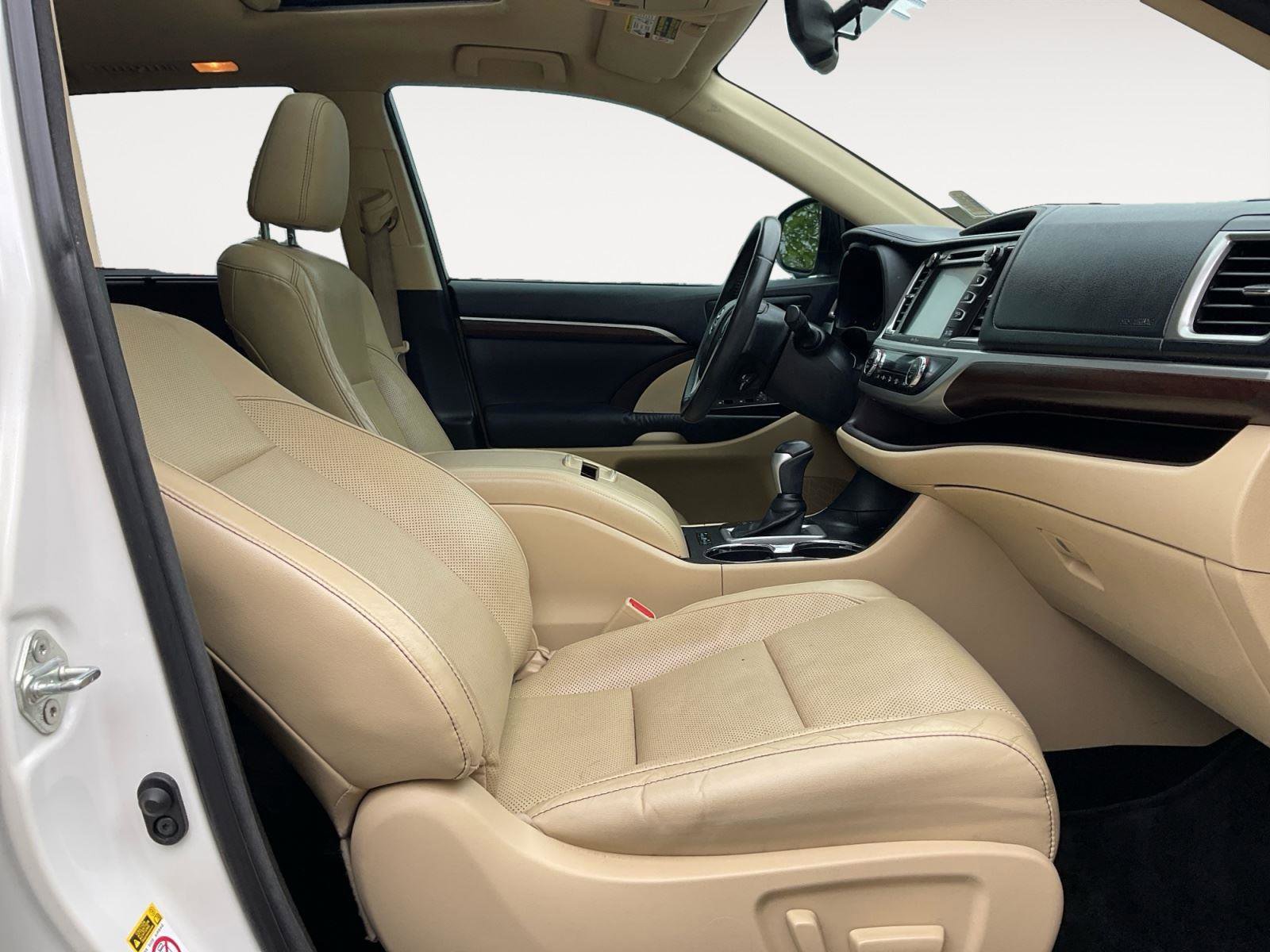 Used 2014 Toyota Highlander Limited FWD image 15