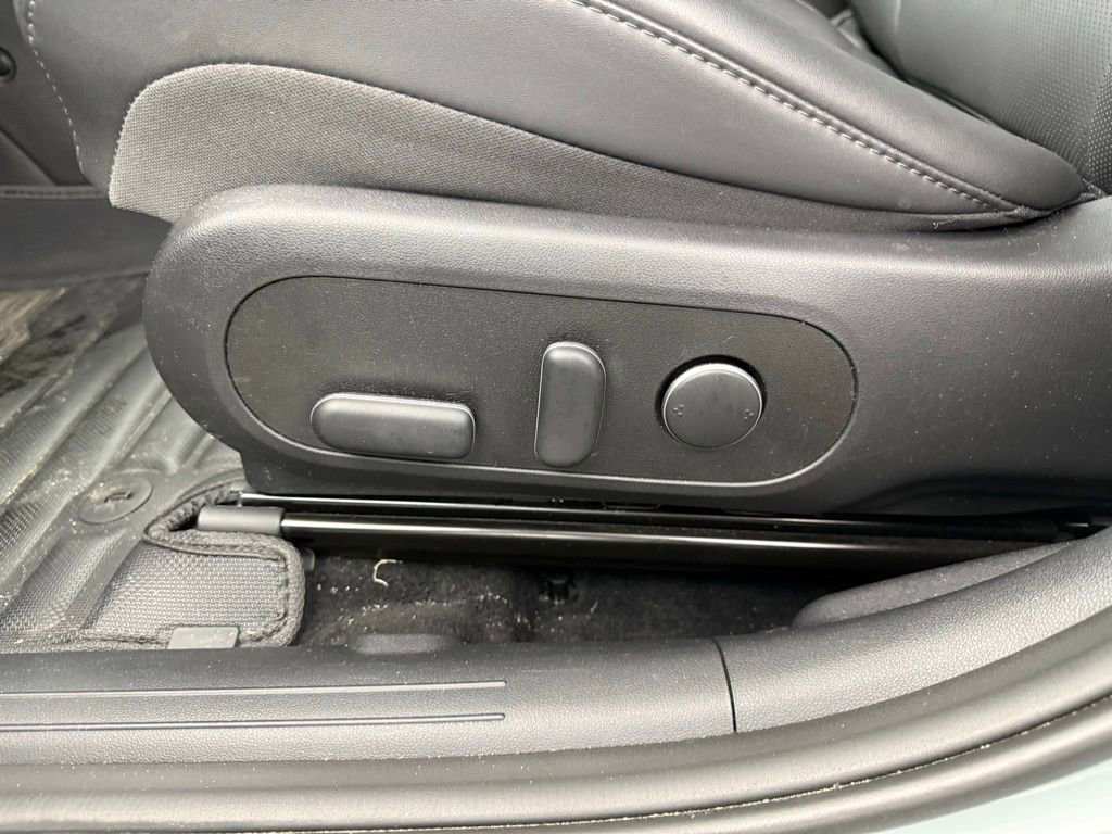 Used 2025 Hyundai Kona Limited image 41