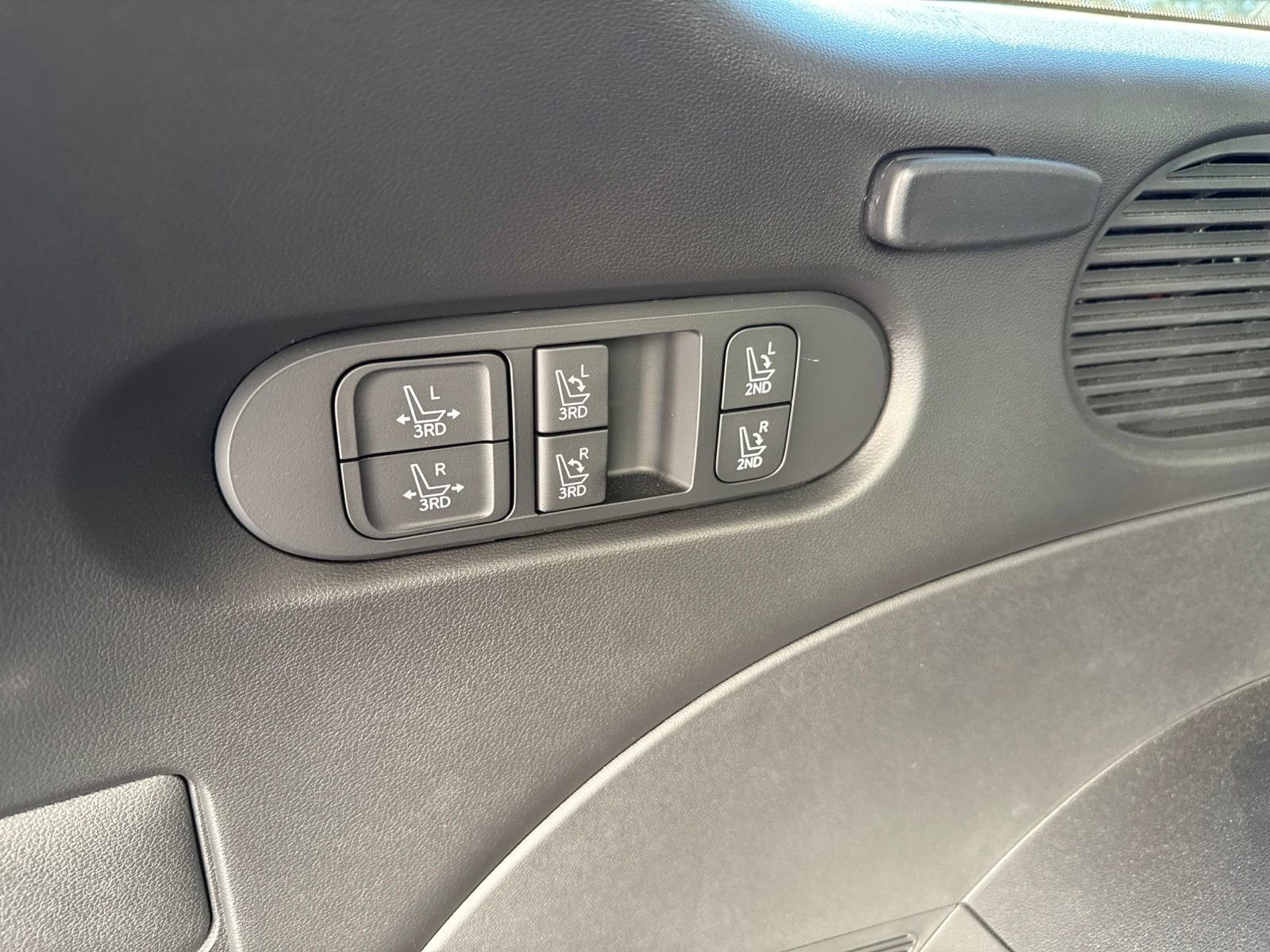 Used 2026 Hyundai Palisade Limited AWD/4WD image 16