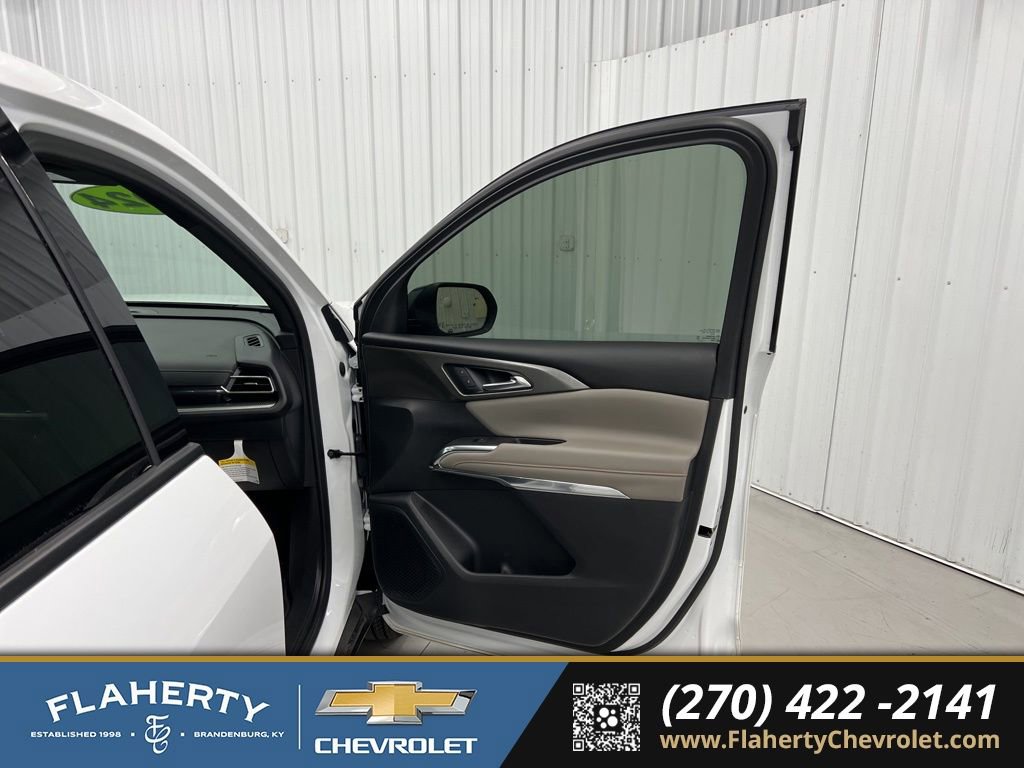 Used 2024 Chevrolet Traverse LT FWD image 14