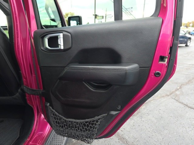 Used 2022 Jeep Wrangler Unlimited Sahara image 45