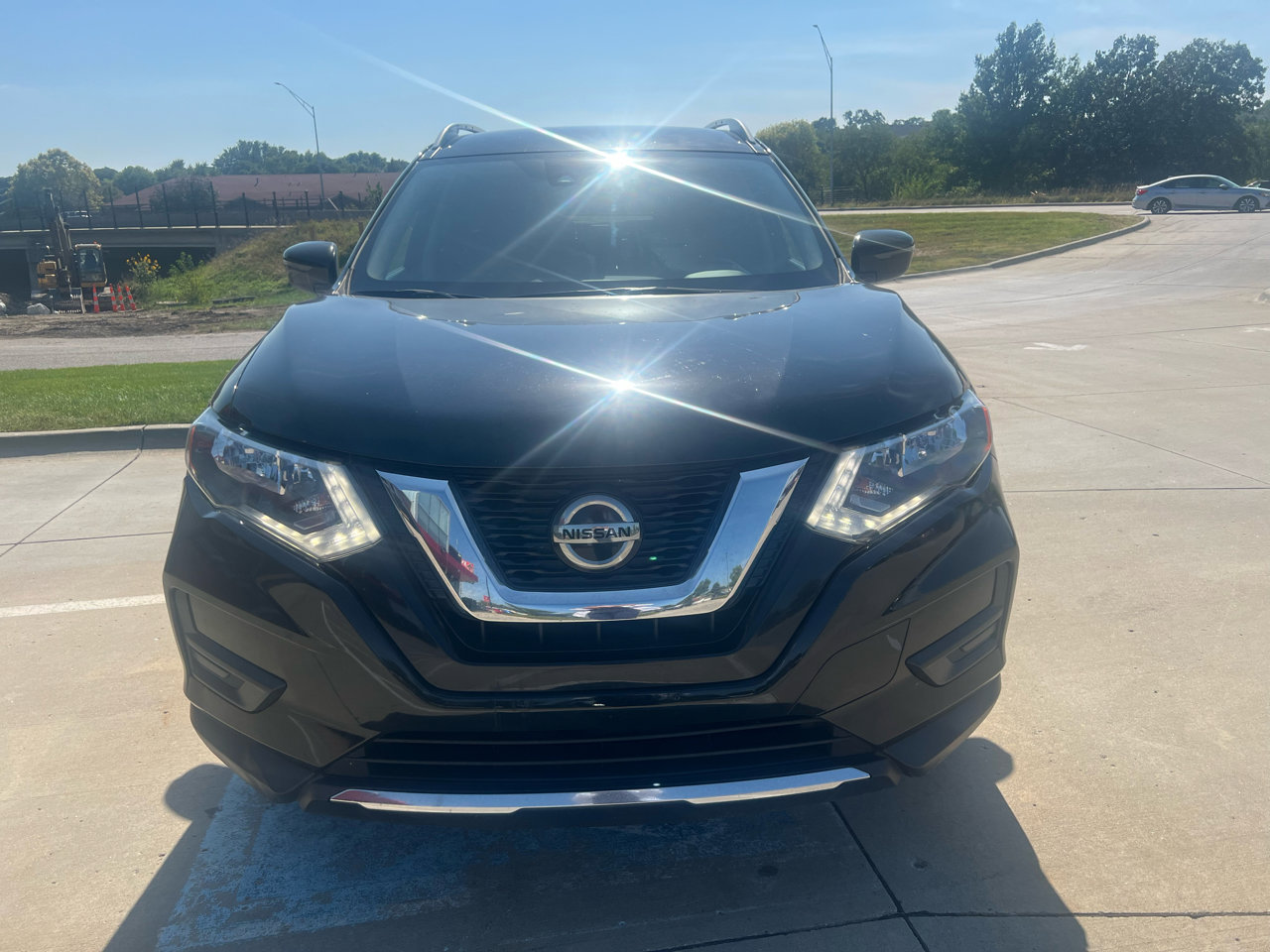 Used 2019 Nissan Rogue SV image 3