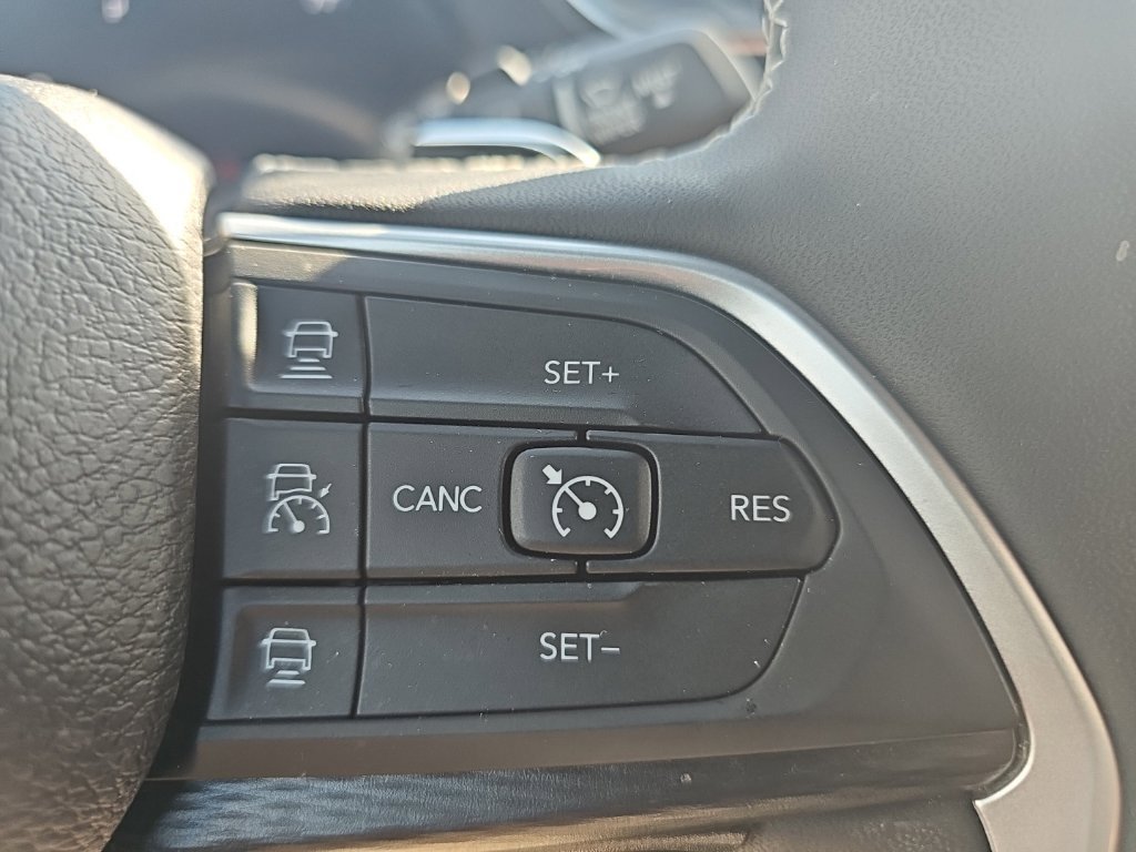 Used 2024 Jeep Grand Cherokee Altitude AWD/4WD image 30
