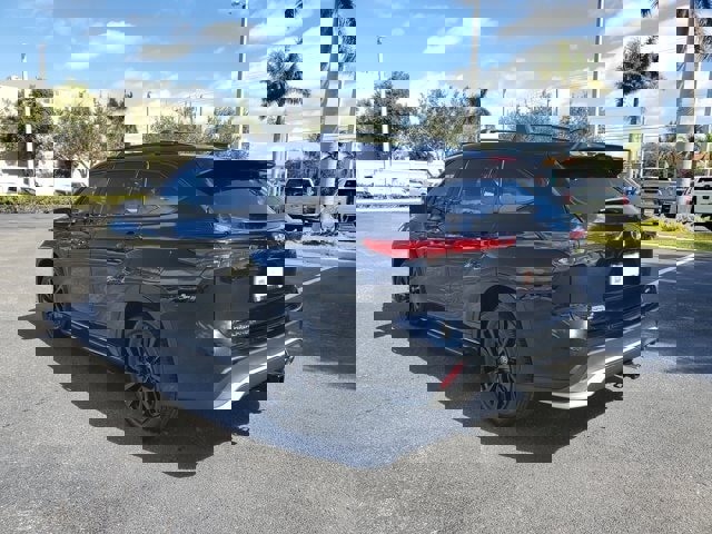 Used 2023 Toyota Highlander XSE image 3