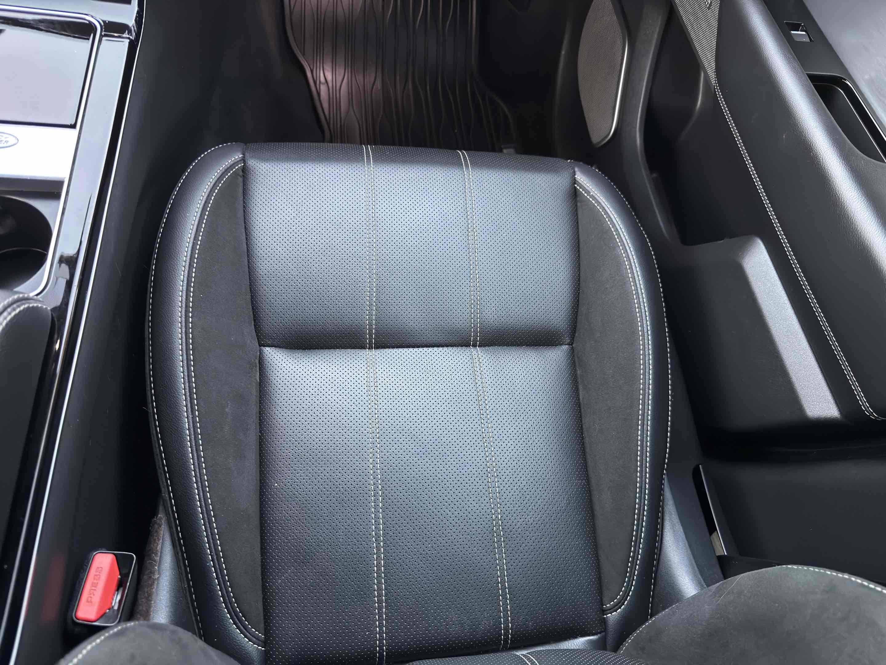 Used 2018 Land Rover Range Rover Velar R-Dynamic SE image 40