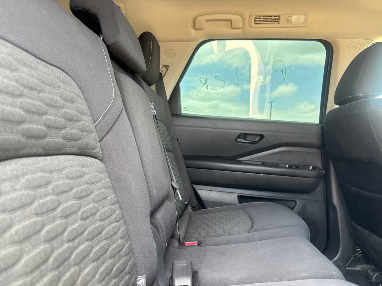 Certified 2023 Nissan Pathfinder SV w/ Lighting Package (N92) FWD image 31