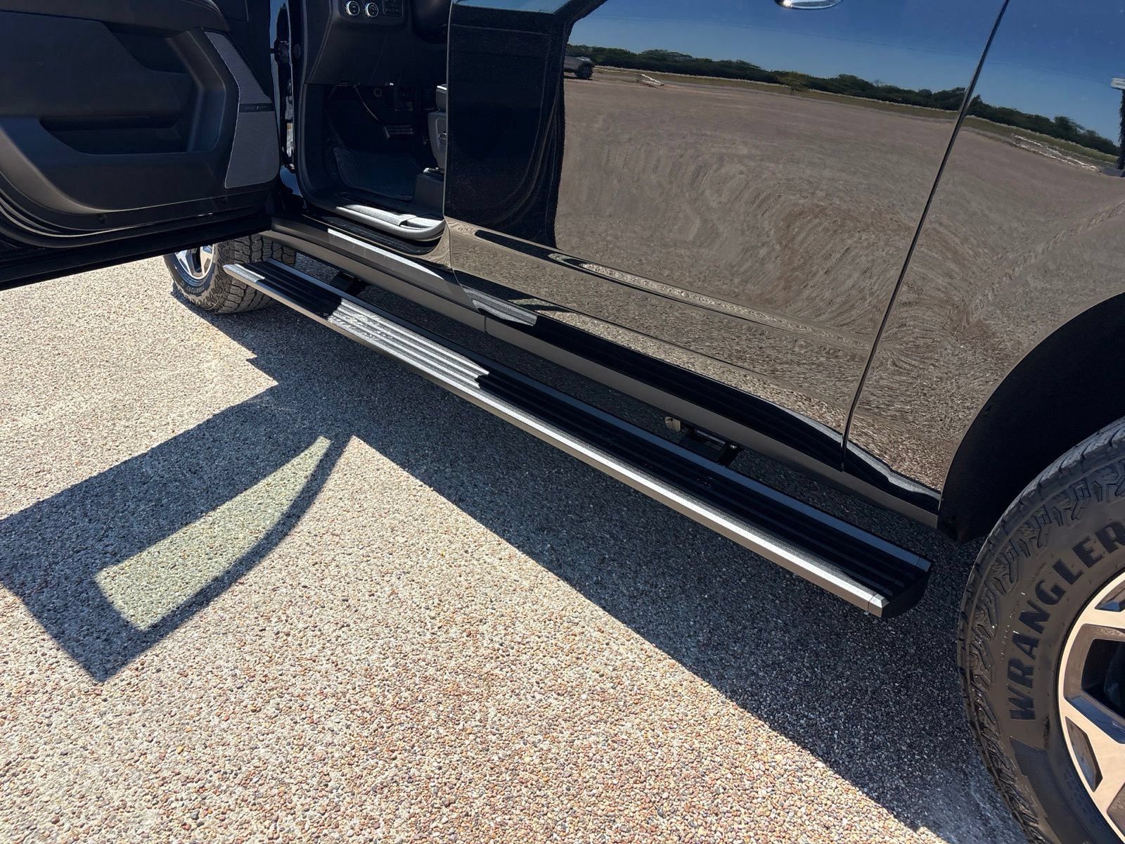New 2026 GMC Yukon XL AT4 Ultimate AWD/4WD image 10