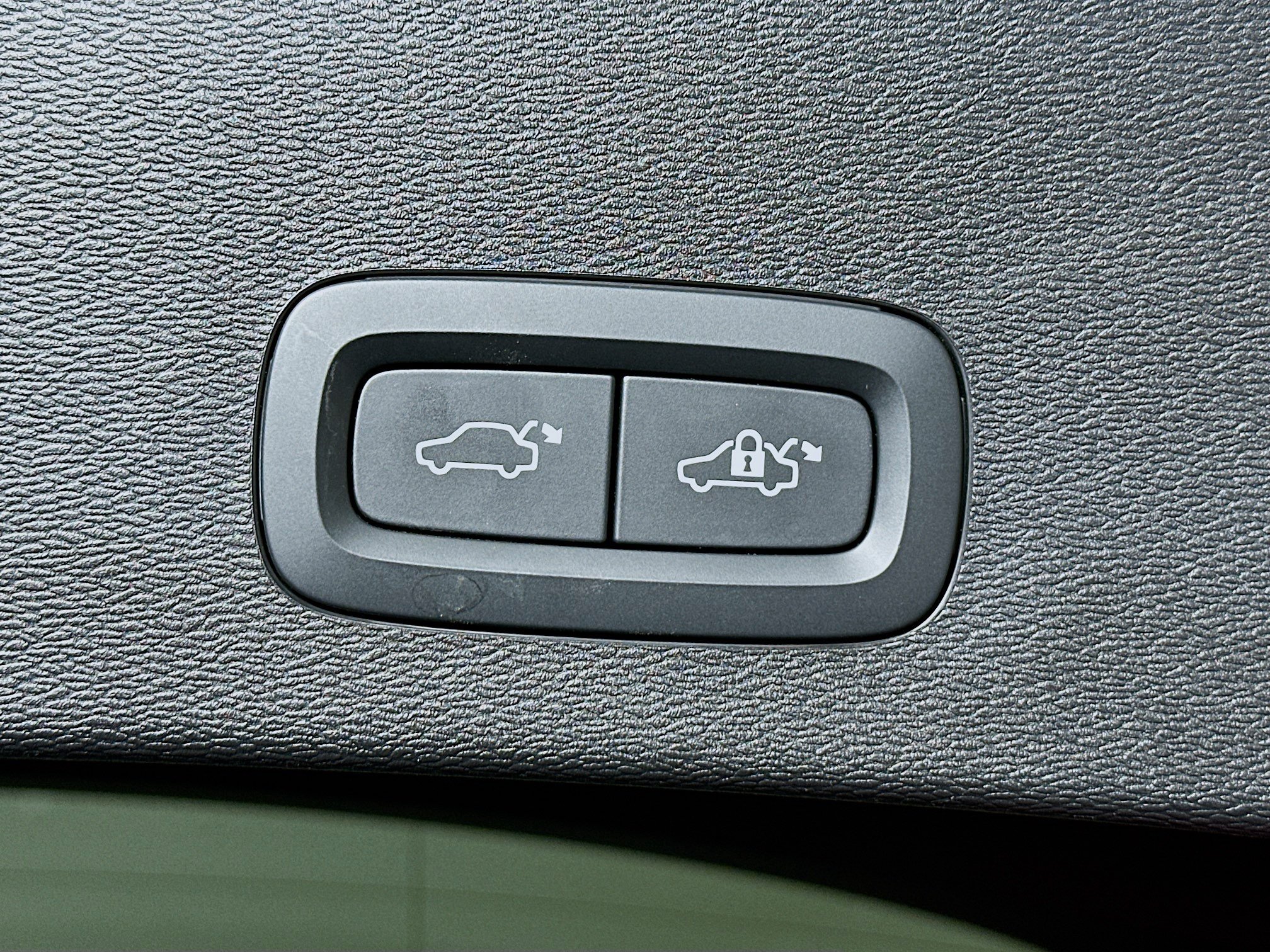 Used 2023 Volvo C40 P8 Recharge Plus AWD/4WD image 30