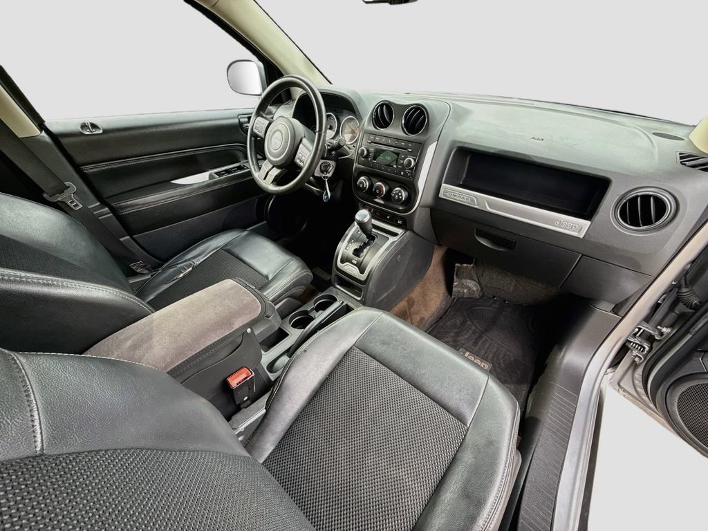 Used 2014 Jeep Compass Latitude FWD image 29