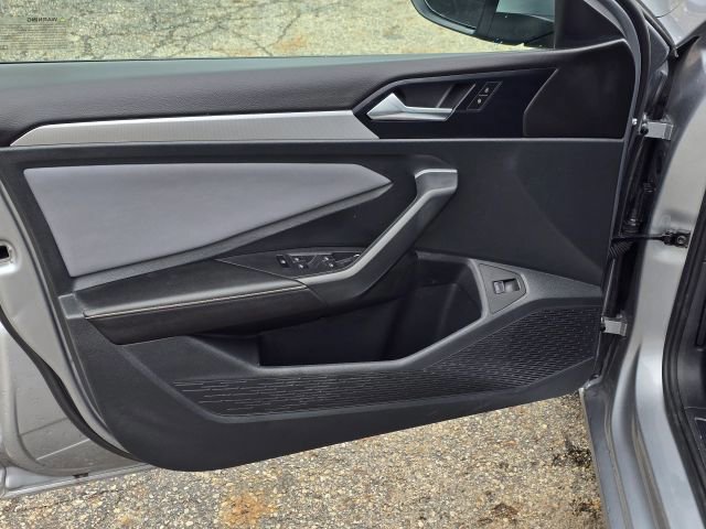 Used 2025 Volkswagen Jetta SE image 10