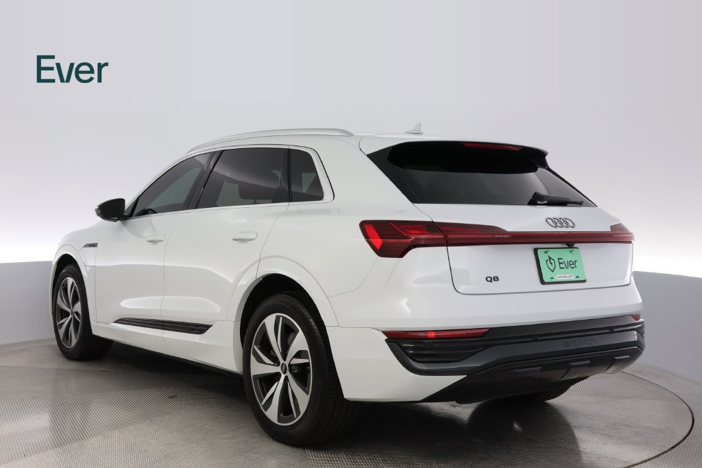 Used 2024 Audi Q8 e-tron Premium AWD/4WD image 17