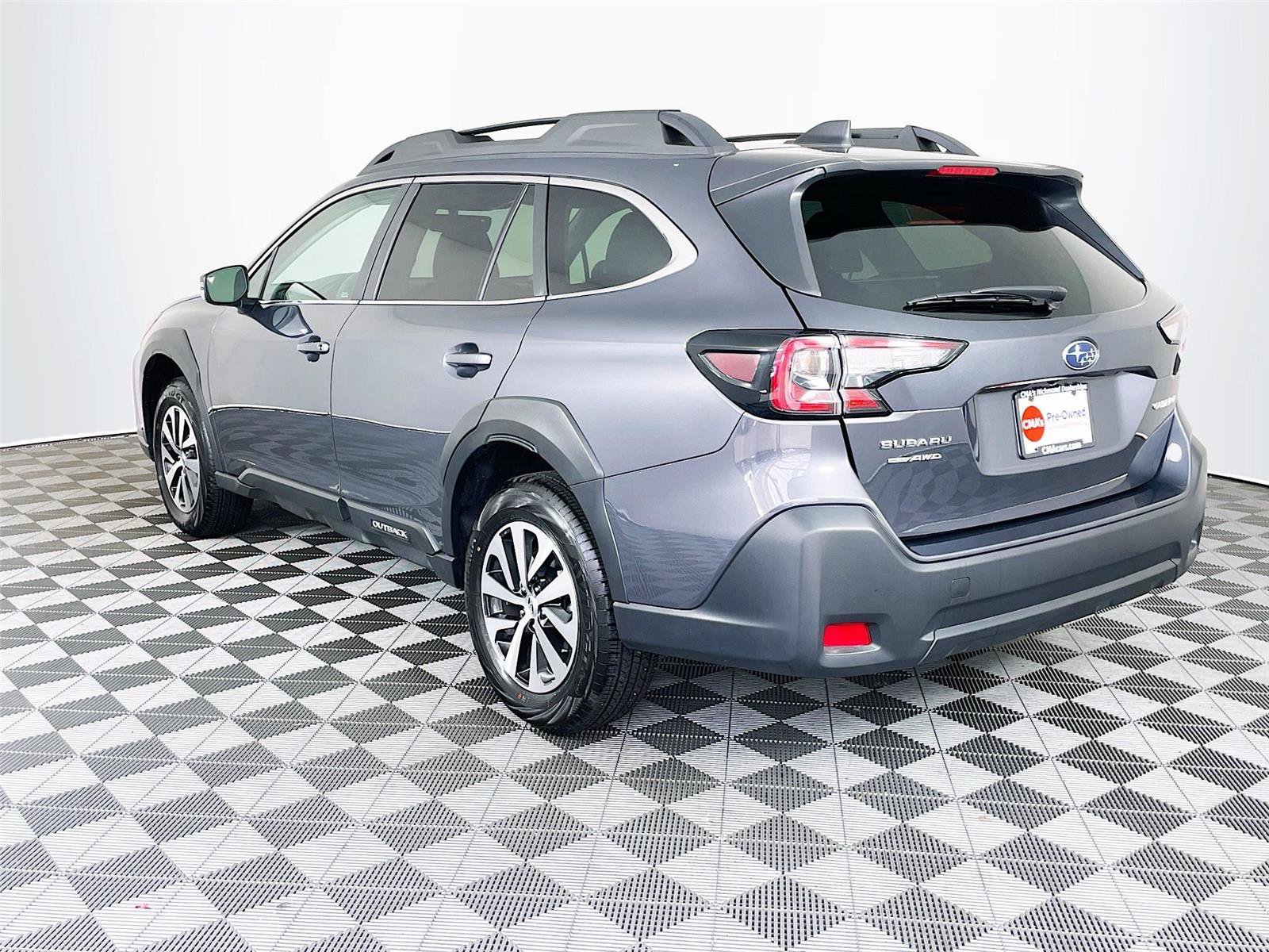Certified 2025 Subaru Outback Premium AWD/4WD image 7