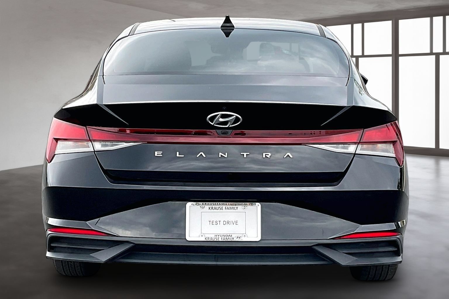 Used 2022 Hyundai Elantra SEL w/ Preferred Accessory Package FWD image 5