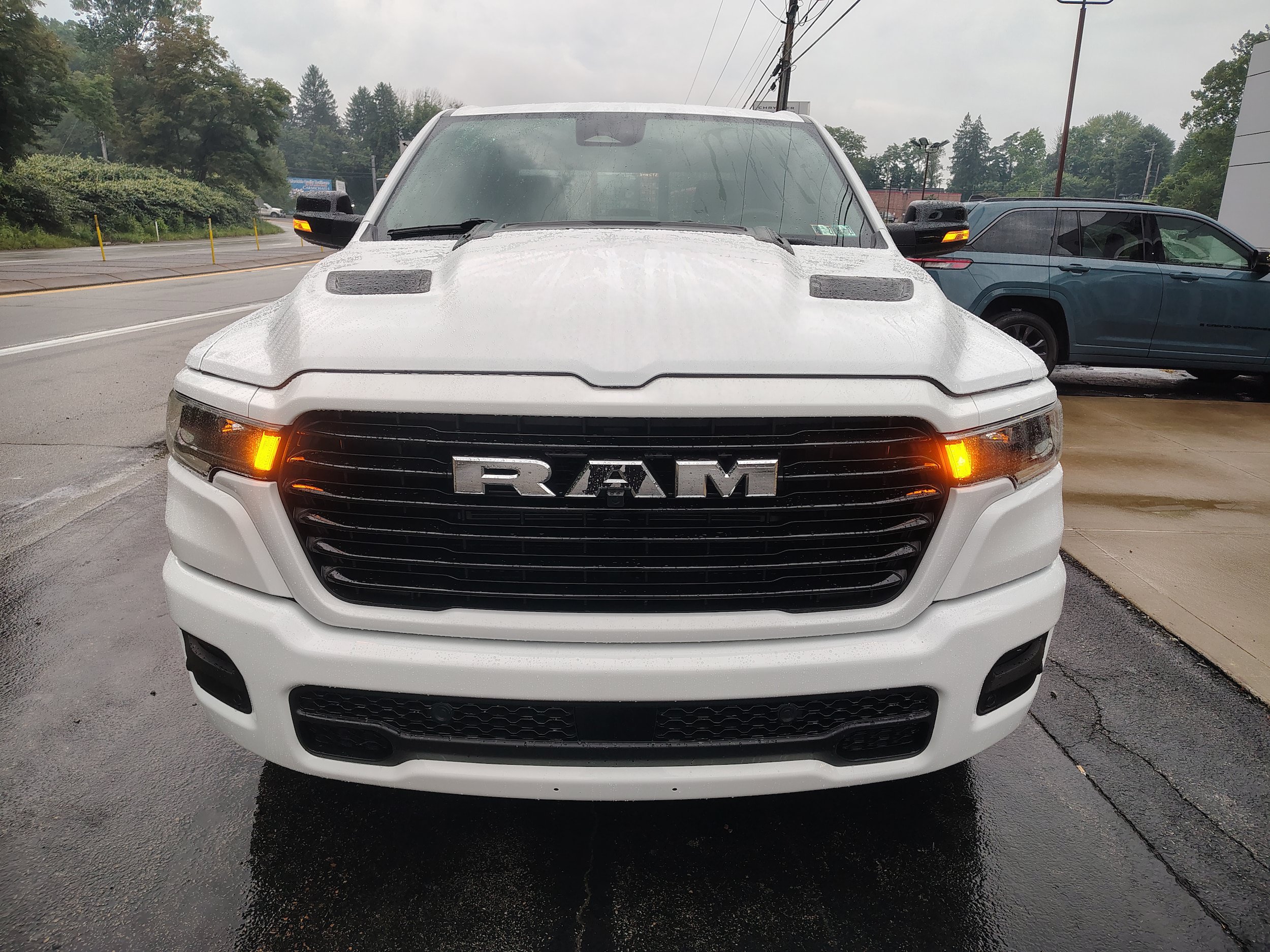 Used 2025 RAM 1500 Laramie AWD/4WD image 4