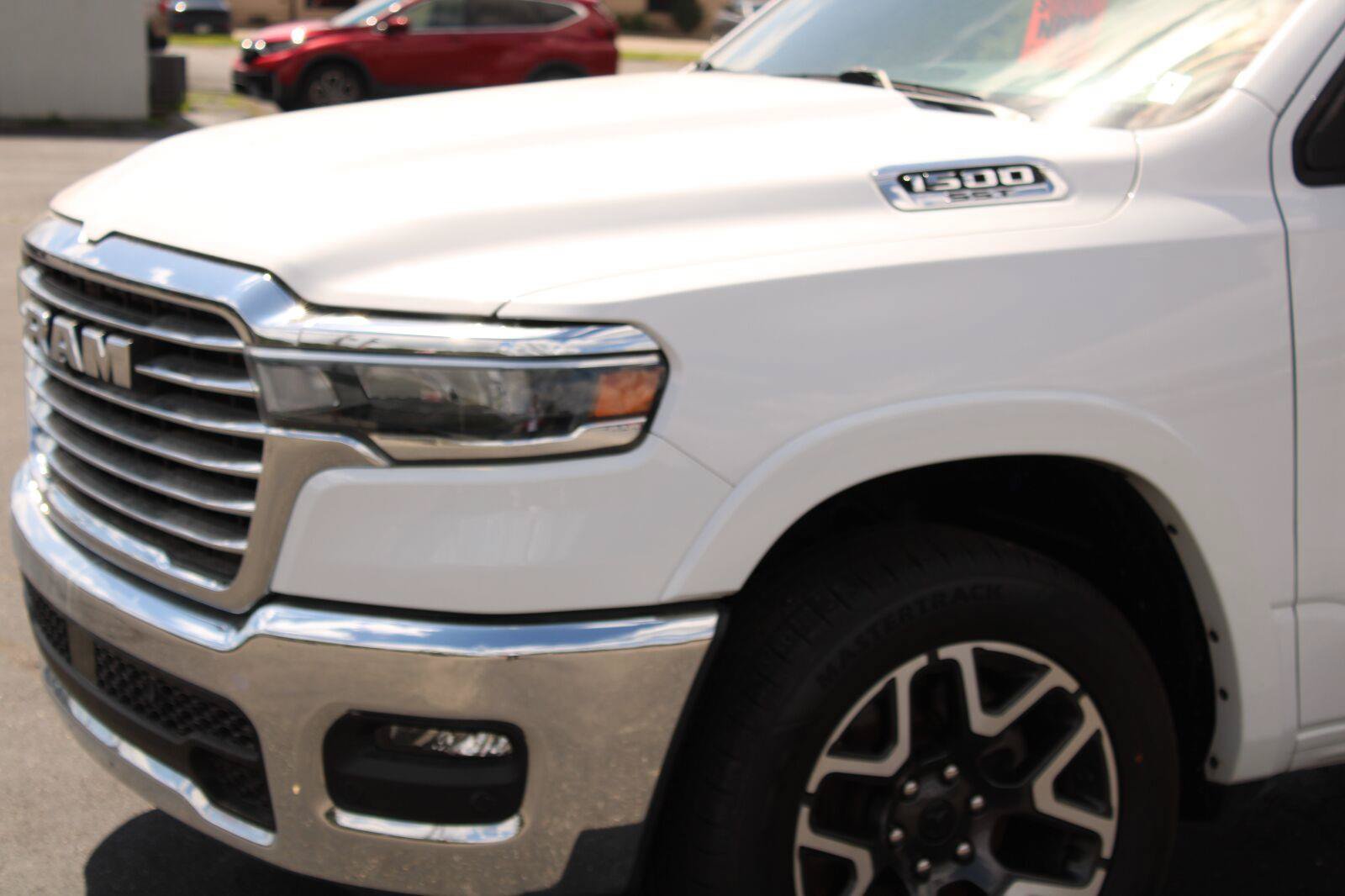 Used 2025 RAM 1500 Laramie AWD/4WD image 4