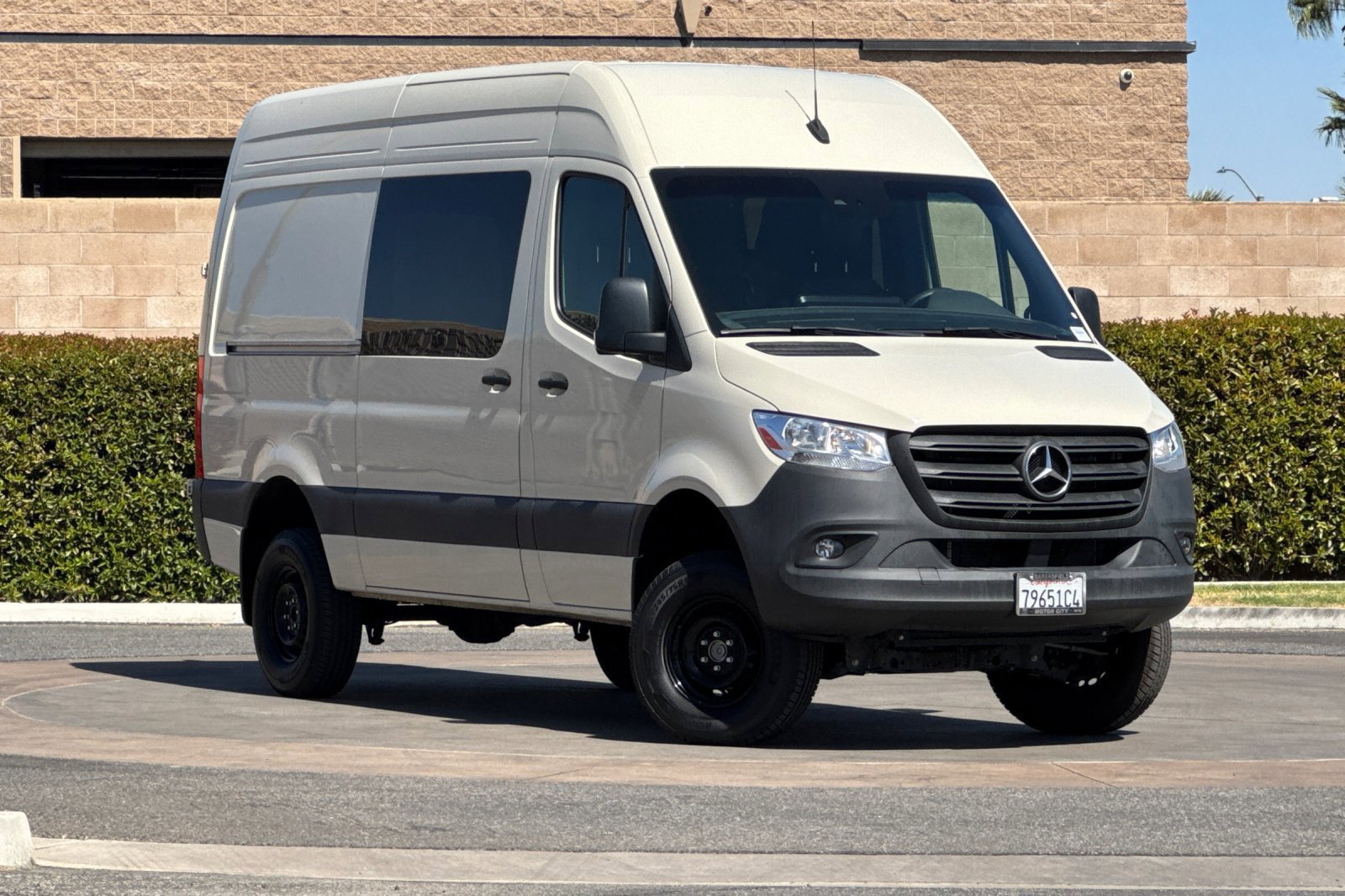 Used 2024 Mercedes-Benz Sprinter 2500 image 2