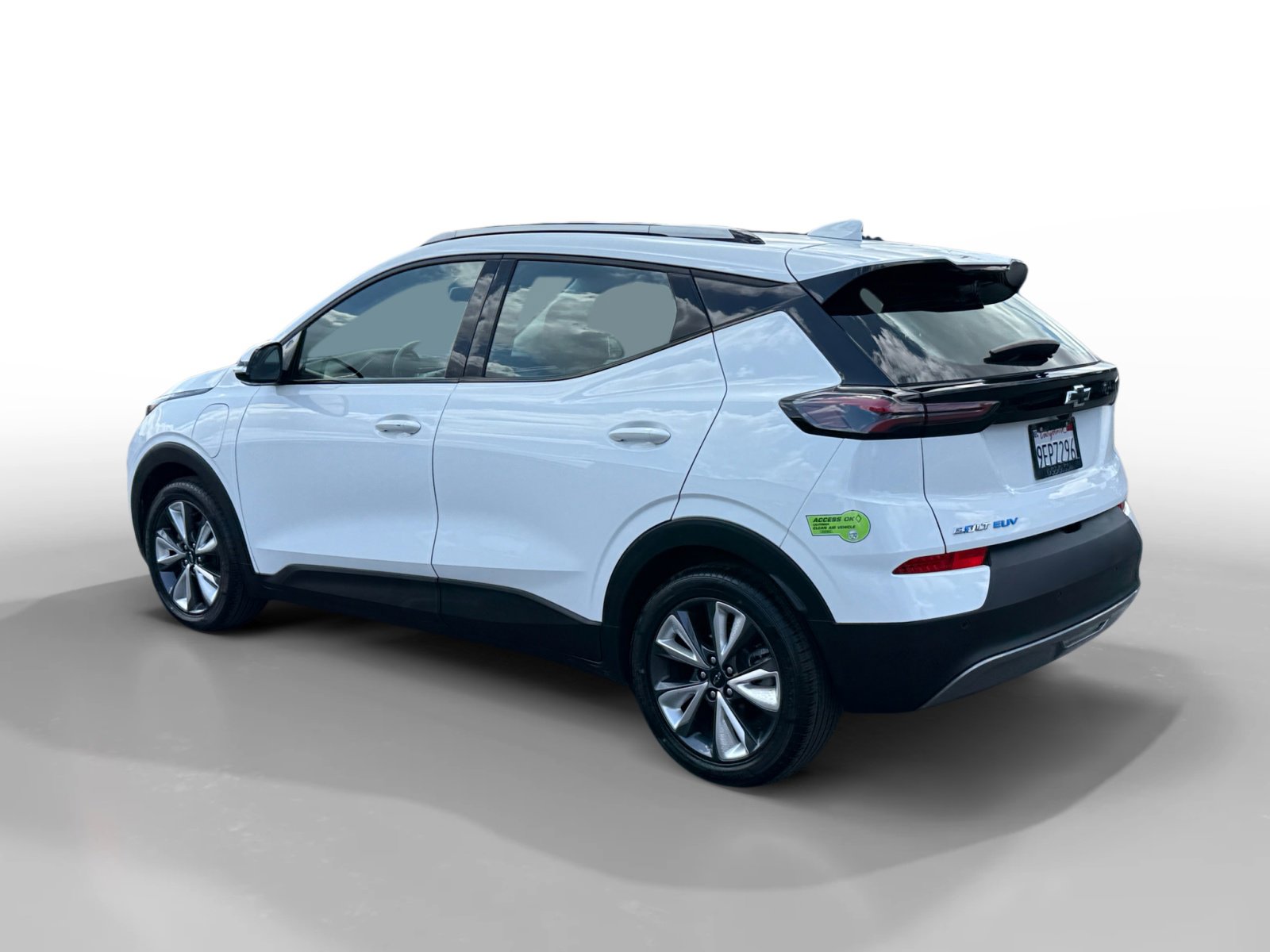 Used 2022 Chevrolet Bolt EUV LT w/ Convenience Package FWD image 3